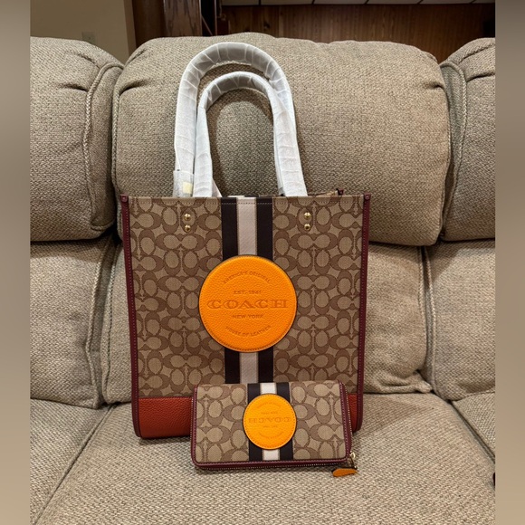Coach Handbags - NWT！2PCS COACH DEMPSEY TOTE IN SIGNATURE JACQUARD WITH STRIPE （1917）AND WALLET
